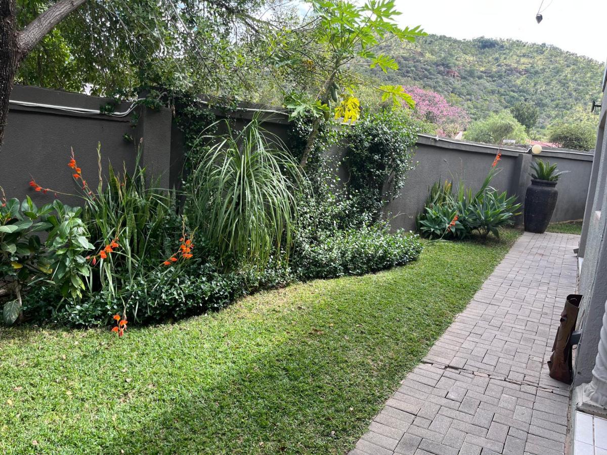Toro Guest House Rustenburg Ngoại thất bức ảnh