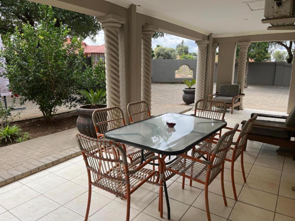 Toro Guest House Rustenburg Ngoại thất bức ảnh