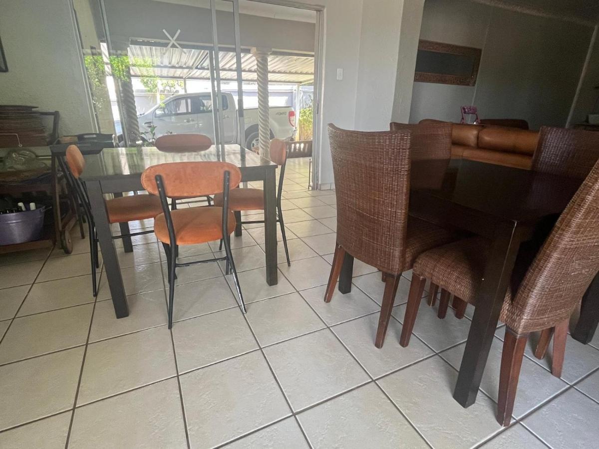 Toro Guest House Rustenburg Ngoại thất bức ảnh