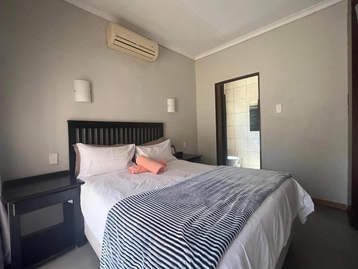 Toro Guest House Rustenburg Ngoại thất bức ảnh