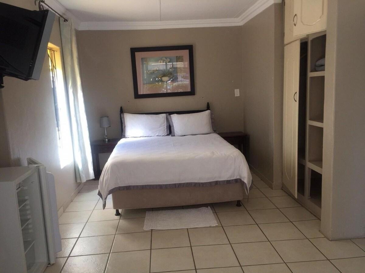 Toro Guest House Rustenburg Ngoại thất bức ảnh