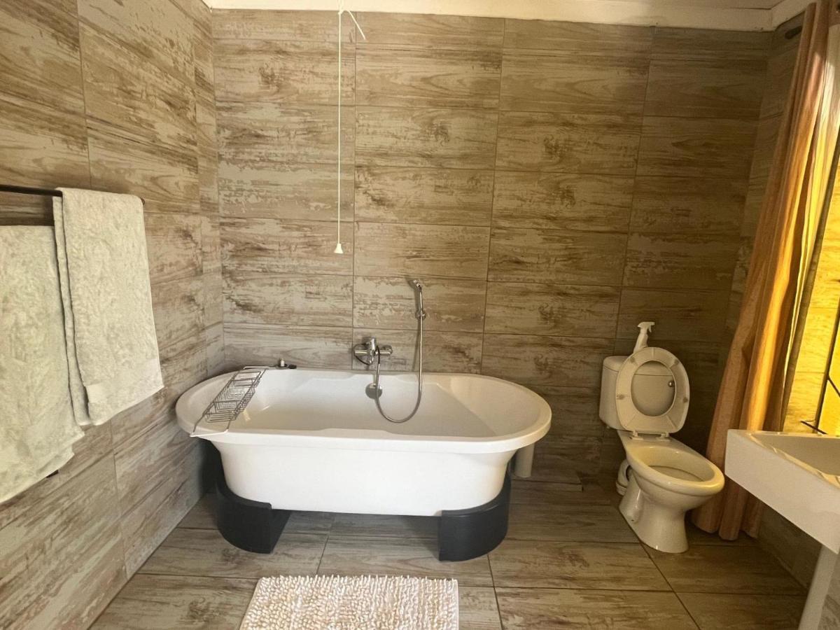 Toro Guest House Rustenburg Ngoại thất bức ảnh