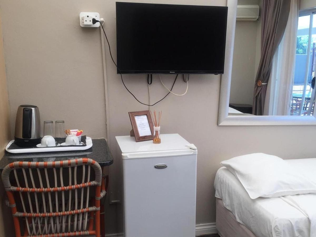 Toro Guest House Rustenburg Ngoại thất bức ảnh