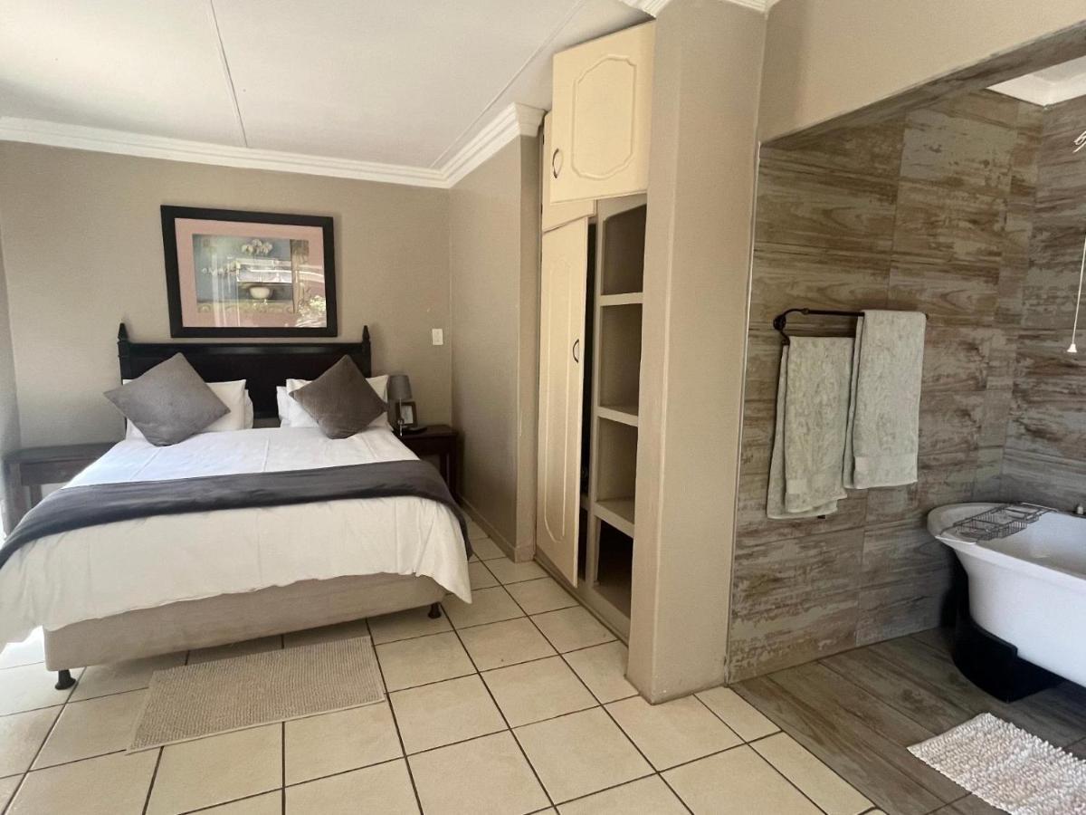 Toro Guest House Rustenburg Ngoại thất bức ảnh