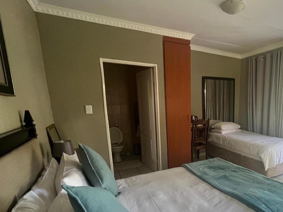 Toro Guest House Rustenburg Ngoại thất bức ảnh