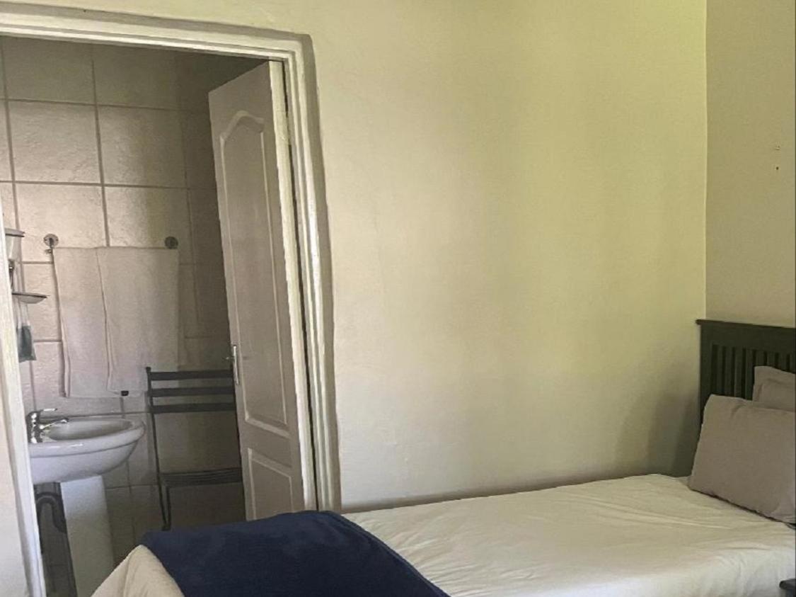 Toro Guest House Rustenburg Ngoại thất bức ảnh